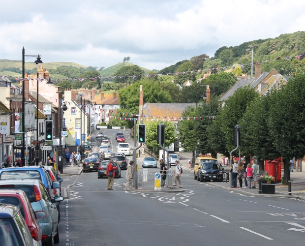 Calls to cut business rates to save the High Street